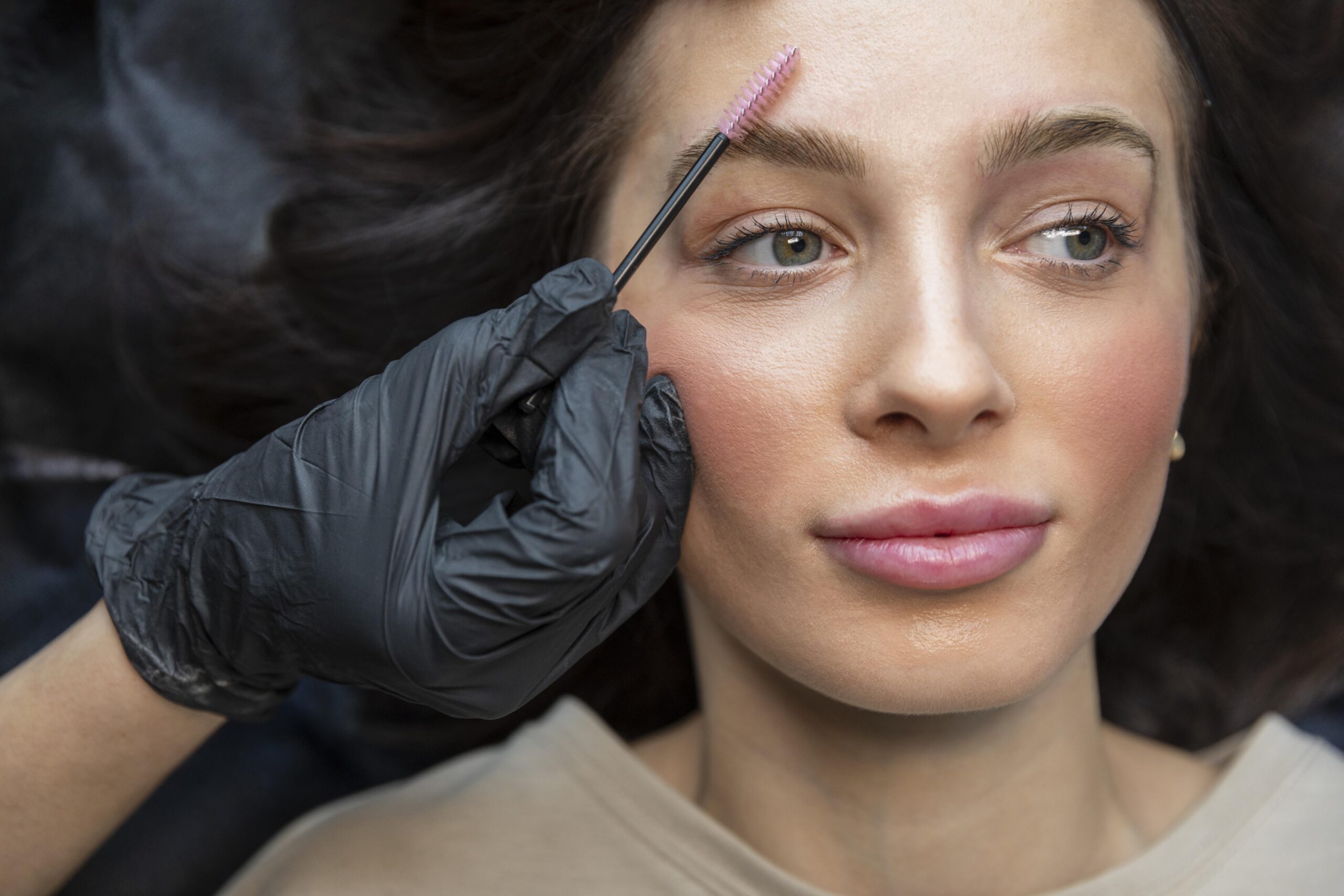 How precise is eyebrow threading: technician performing detailed hair-by-hair removal