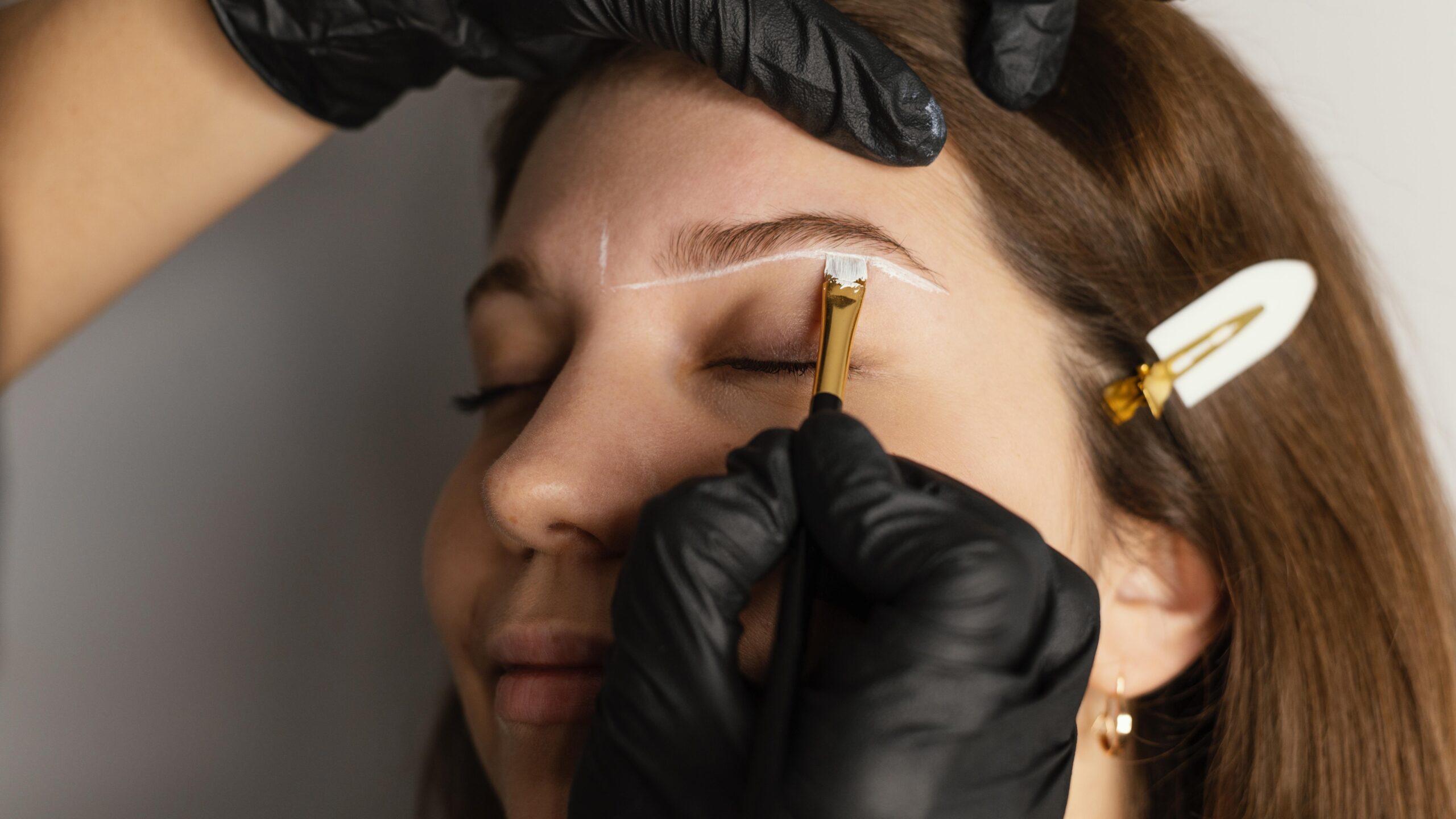 How precise is eyebrow threading: precise correction and touch-up work
