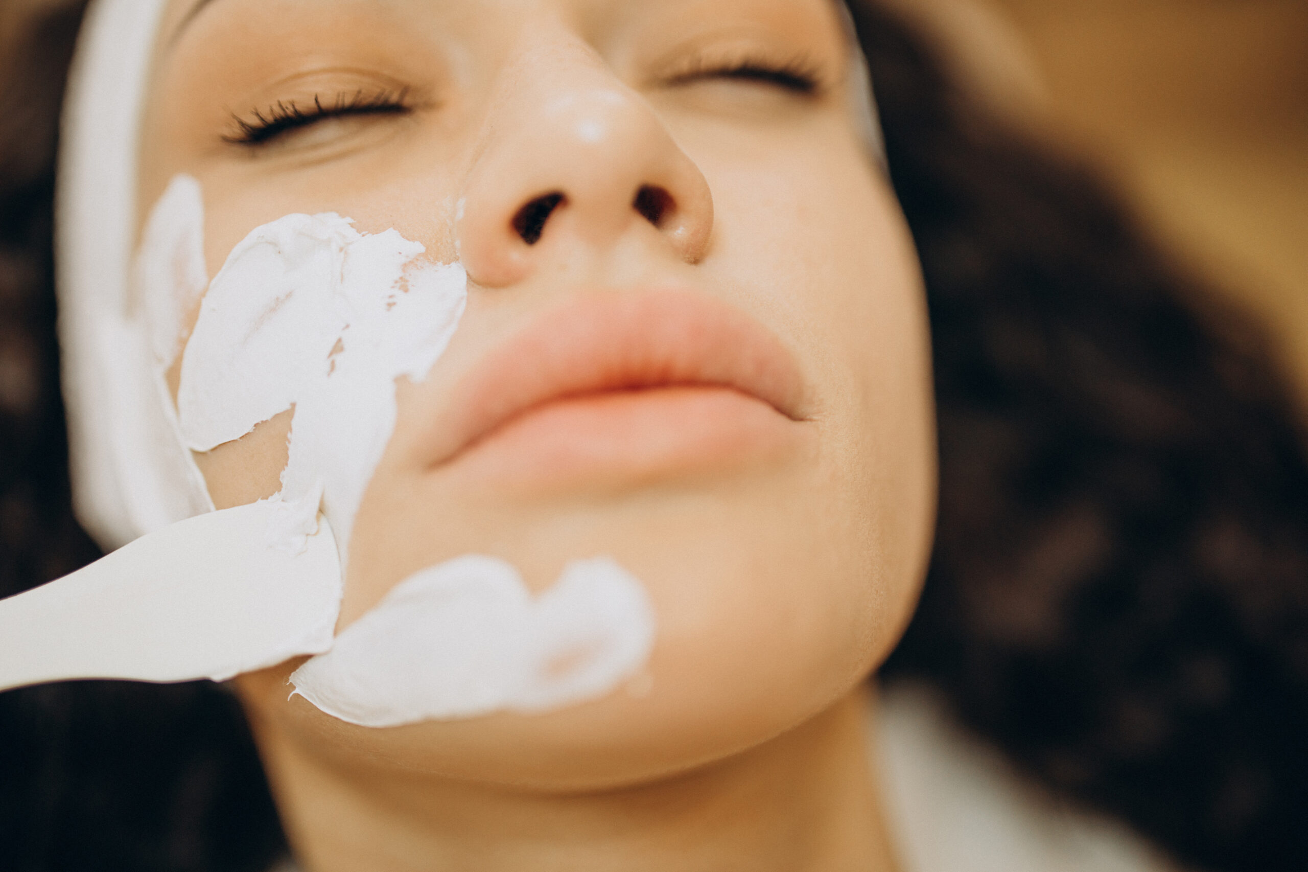 Threading vs waxing sensitive skin: soothing facial care for reactive skin